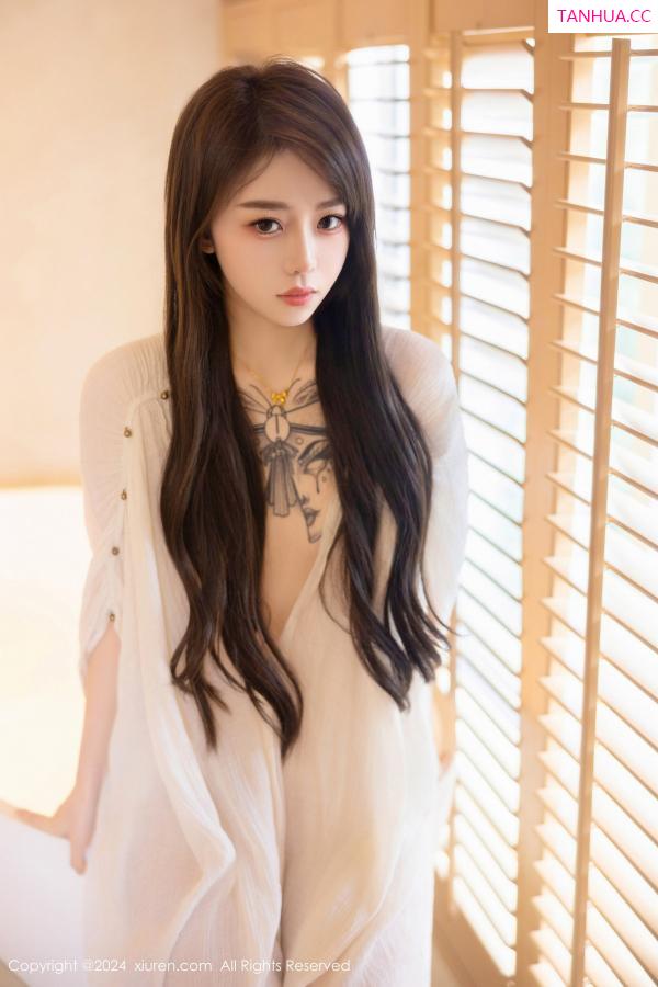   [XiuRen]高清写真图 2024.07.11 No.8842 夏竹 性感美腿第5张图片